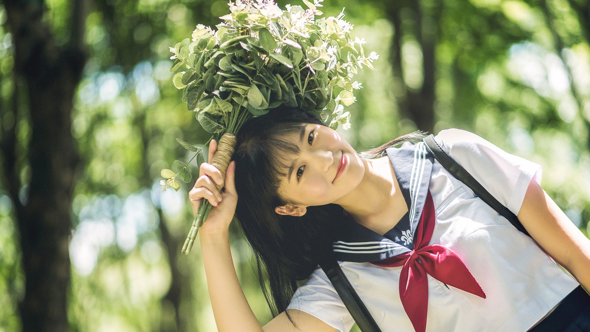 清纯 校服 春天 花束 美女模特壁纸