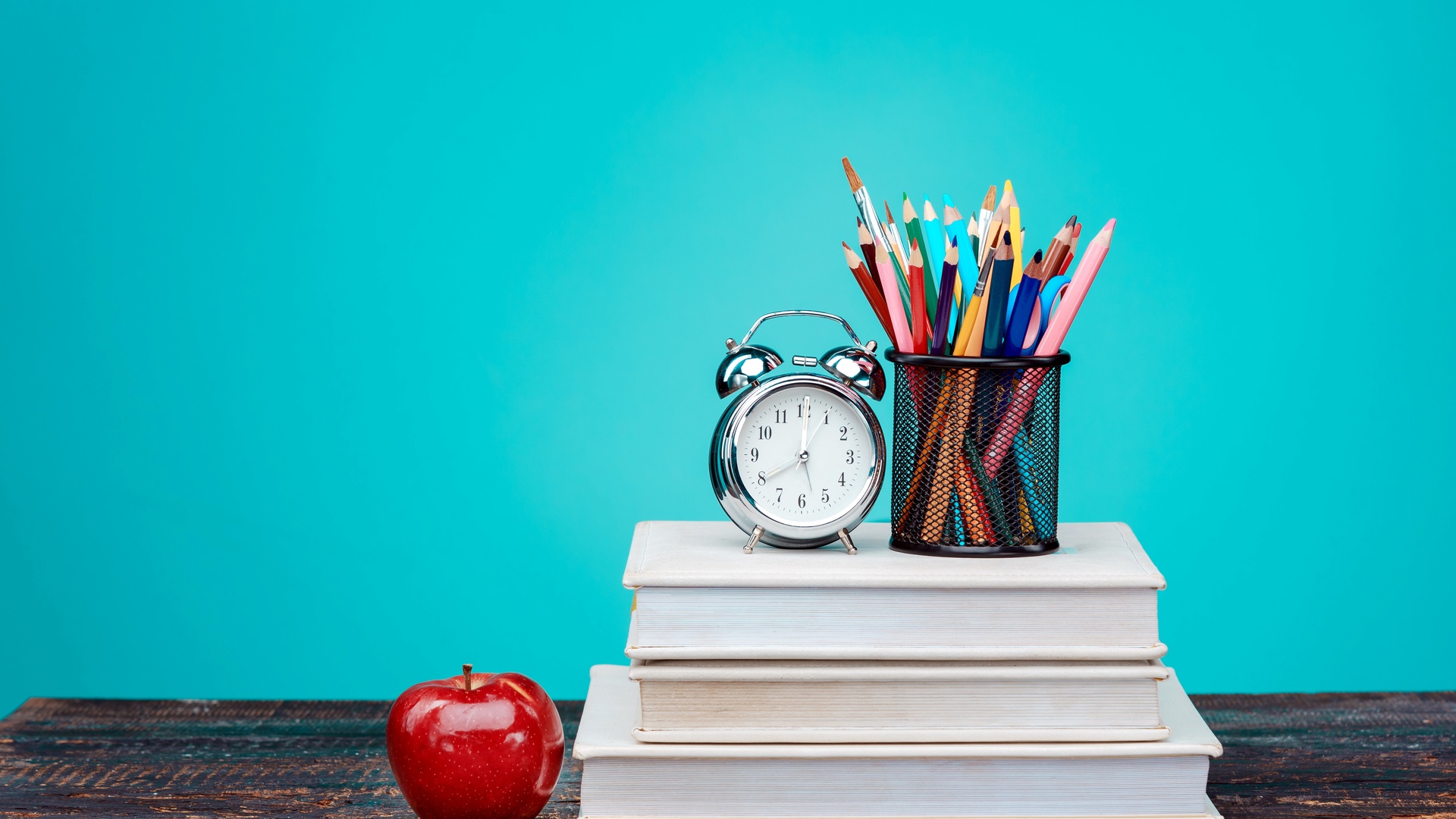 静物写真铅笔苹果闹钟时钟背景丰富多彩书5k设计图片壁纸静物写真壁纸图片 桌面壁纸图片 壁纸下载 元气壁纸