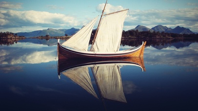 自然风光风景船帆扬帆起航远行出发大海海面平静安静风景大片