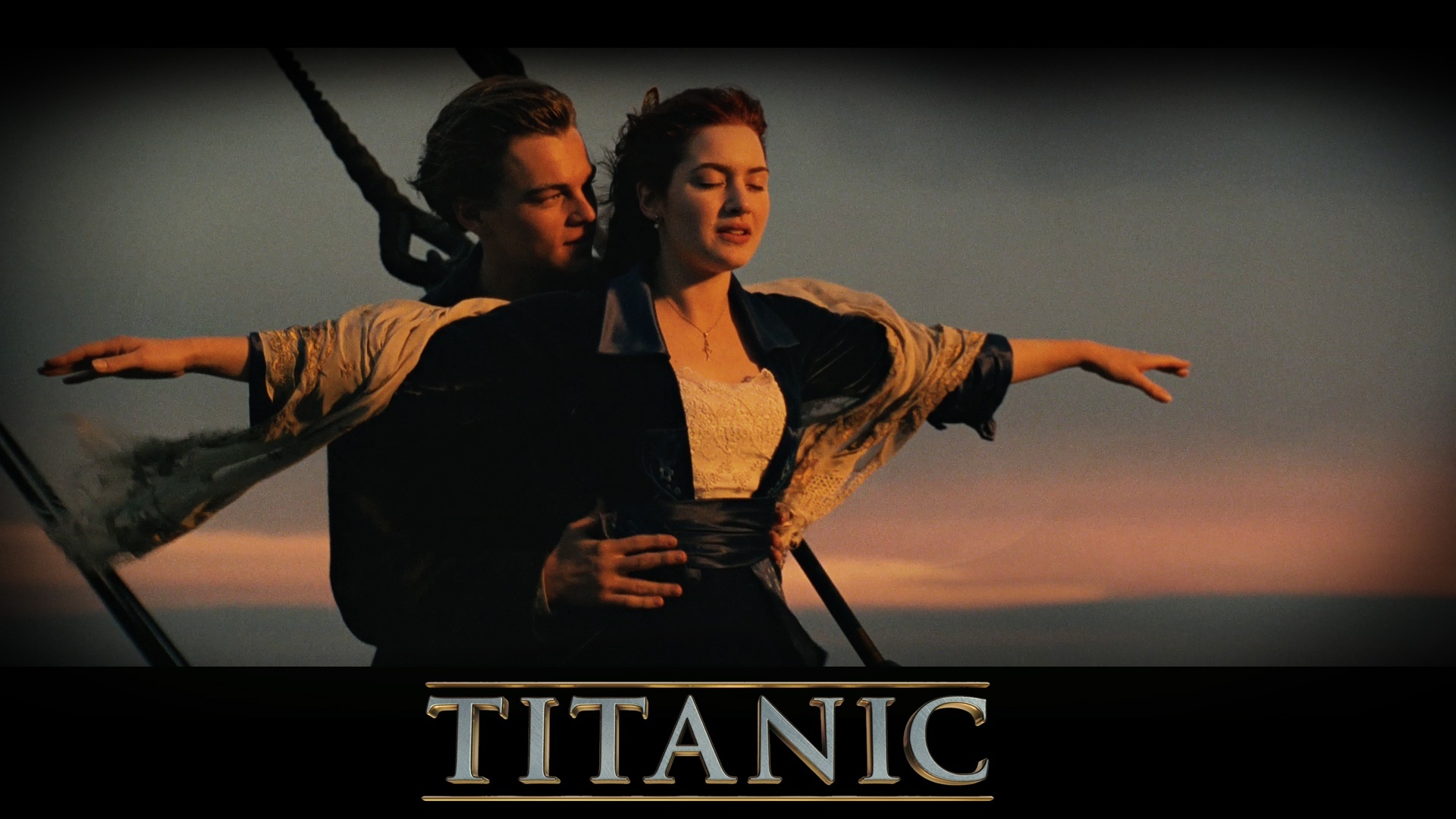 电影泰坦尼克号罕见片场照，卡梅隆亲自指导杰克给露丝画素描